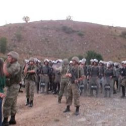 Hakkari'de asker ile köylü arasında arbede