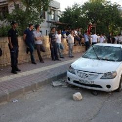 Taciz şüphelisi Suriyeliyi linç edilmekten polis kurtardı