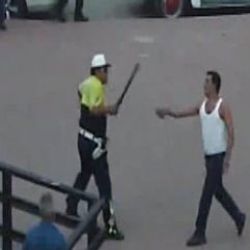 Ceza yiyen Adanalı polislere bıçakla saldırdı İZLE