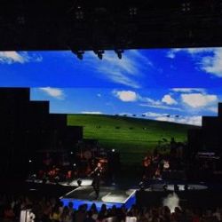 Tarkan Windows ovalarında konser verdi