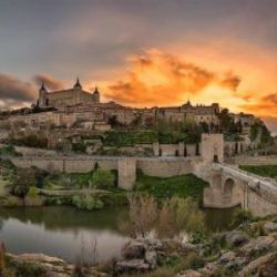 Görkemli yapılarıyla büyüleyen şehir Toledo