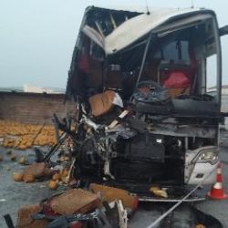 Ankara'da bir otobüs kamyona çarptı: 1 ölü 40 yaralı