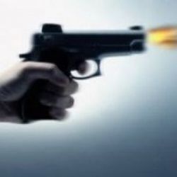 İzmit'te silahlı kavgada yoldan geçen genç kız yaralandı