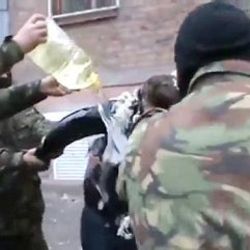 Ukrayna'da maskeli grup Rus kadın politikacıya saldırdı İZLE