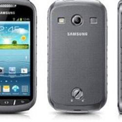 Samsung'dan su geçirmeyen telefon