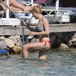 Şebnem Dönmez ilk kez bikinili görüntülendi