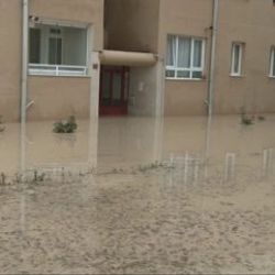 Ankara'da sağanak yağış nedeniyle bir siteyi su bastı