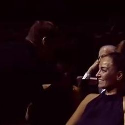 Sinan Akçıl'dan Ebru Şallı'yı duygulandıran performans
