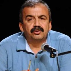 Sırrı Süreyya Önder: O komutanın elini öperim