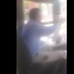 Adanalı minibüs şoförü direksiyonu bırakıp göbek attı İZLE