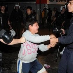 Soma eylemcisi çocuk hırsızlık yaparken yakalandı