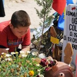Soma Maden Şehitliği'nde buruk Babalar Günü