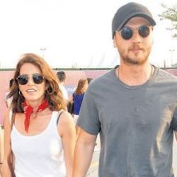 Aras Bulut İynemli sevgilisiyle maç izledi