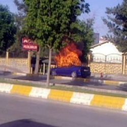 Adıyaman'da seyir halindeki otomobil alev topuna döndü
