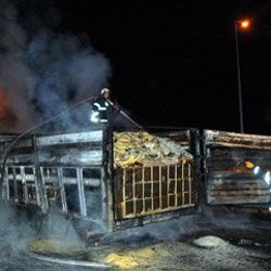 Şanlıurfa'da tanker ve TIR yandı: 1 ölü 1 yaralı