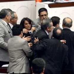 TBMM'de BDP'liler ile MHP'lilerin kavgası