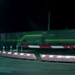 Seyir halindeki trenle oynayan Rusların acı sonu İZLE