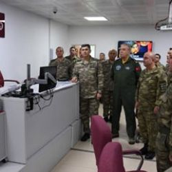 Orgeneral Akar ve kuvvet komutanları İncirlik'te
