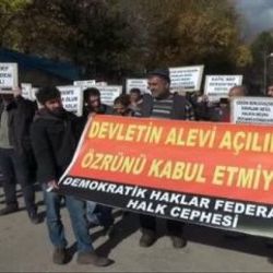 Davutoğlu'nu protesto eden göstericilere müdahale İZLE