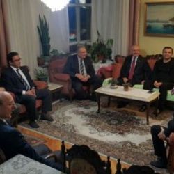 CHP heyeti yumruk atan vekili ziyaret etti