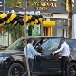 Yeliz Yeşilmen icra memurlarını görünce kaçtı