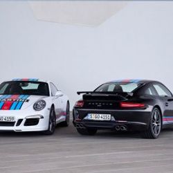 Porsche 911 Carrera S'e yarış giysisini giydirdi