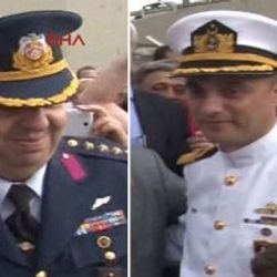 Tahliye olan askerler üniformalarını giyip çıktılar