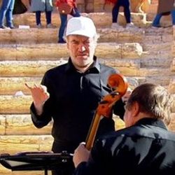 Kırım işgalinin destekçisi Gergiev'den Suriye'de konser