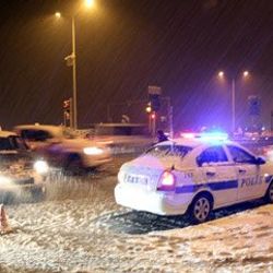 Van'da kar yağışı uçak seferlerini iptal ettirdi