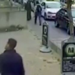 Çatalca'da bir adam yolda çarpıştığı kadını yumrukladı