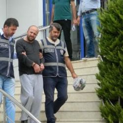 Ağabeyini kalbinden bıçaklayarak öldürdü
