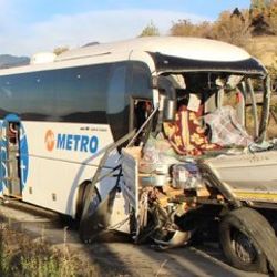 Acemi birliğine giden askerleri taşıyan otobüs kaza yaptı