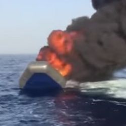 Libya'da mültecilerin botu yakıldı