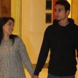 Yeşim Salkım'ın kızı düğün alışverişinde