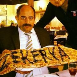 Zekeriya Öz tırnaklı lavaşa ismini yazdırdı