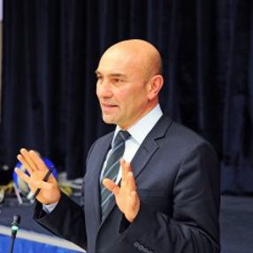 İzmir'de esnafın kirası 3 aylığına ertelendi
