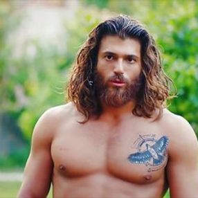 Can Yaman'dan Kıvanç Tatlıtuğ'a gönderme