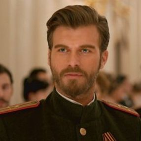 Kıvanç Tatlıtuğ, Kemerburgaz'a kaçtı