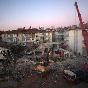 Depremde evi yıkılanlara para yardımı yapılacak