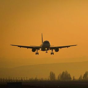 Libya'da askıya alınan uçuşlar, Türkiye seferiyle başladı