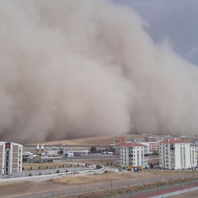 Polatlı'da kum fırtınasının şahidi: Ayaklarım yerden kesildi