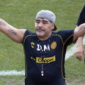 Arjantinli genç: Maradona babam olabilir, mezarı kazılsın