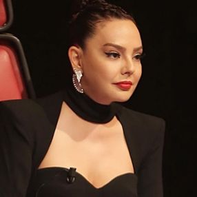 Ebru Gündeş: Her gün bir doz gülümse