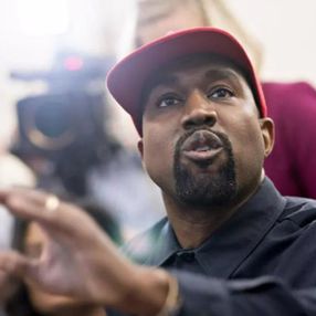 Kanye West'in ayakkabısı rekor fiyata satıldı