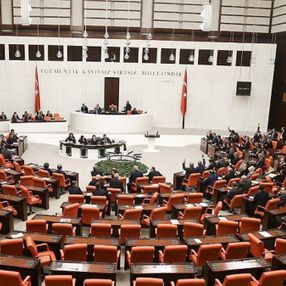 Memur ve emekliye ek zam TBMM'de kabul edildi