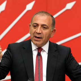 CHP'li Gürsel Tekin'den imam Halil Konakçı'ya sert sözler