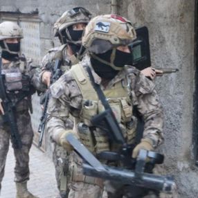 İzmir merkezli 26 ilde FETÖ operasyonu: 60 gözaltı kararı