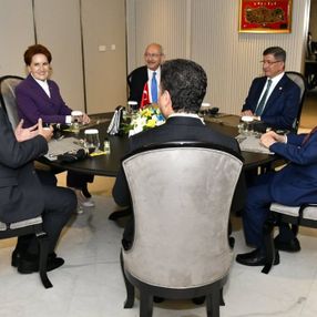 6'lı masada 'adayımız kim olacak' krizi