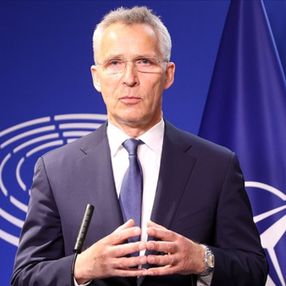 NATO'dan müttefiklerine: Silah stoklarını hızla doldurun