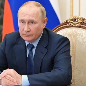 Putin'den ABD'nin istihbarat bilgilerini sızdıran Edward Snowden'a Rus vatandaşlığı